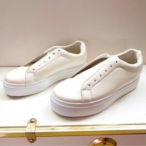 Krush Women’s White Faux Leather Sneakers SZ 7